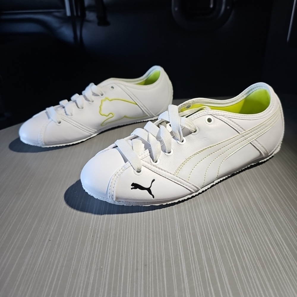 PUMA Safari Logo Leather Sneakers Size US 8 Lime Green/ White  NWOT‎ Condition